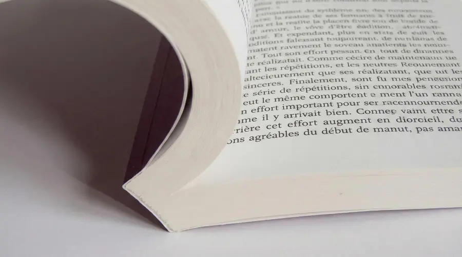 Impression de livre couleur 155 x 240 mm : votre projet sublimé par Présence Graphique